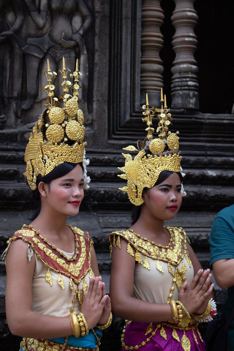 Pchum Ben offerings at pagoda