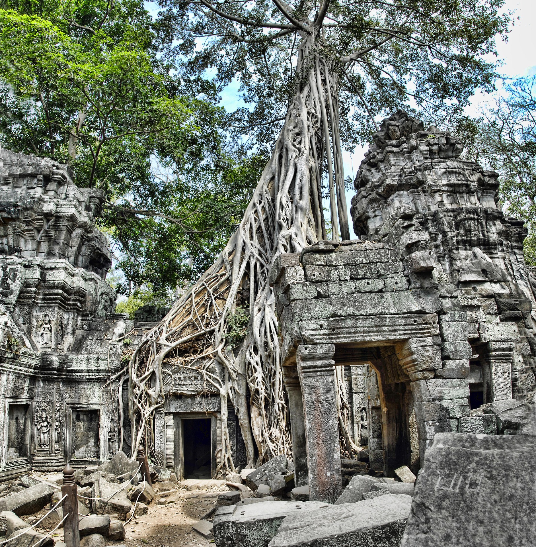 Angkor & Village Flottant : Immersion Khmer en 2 Jours photo 2